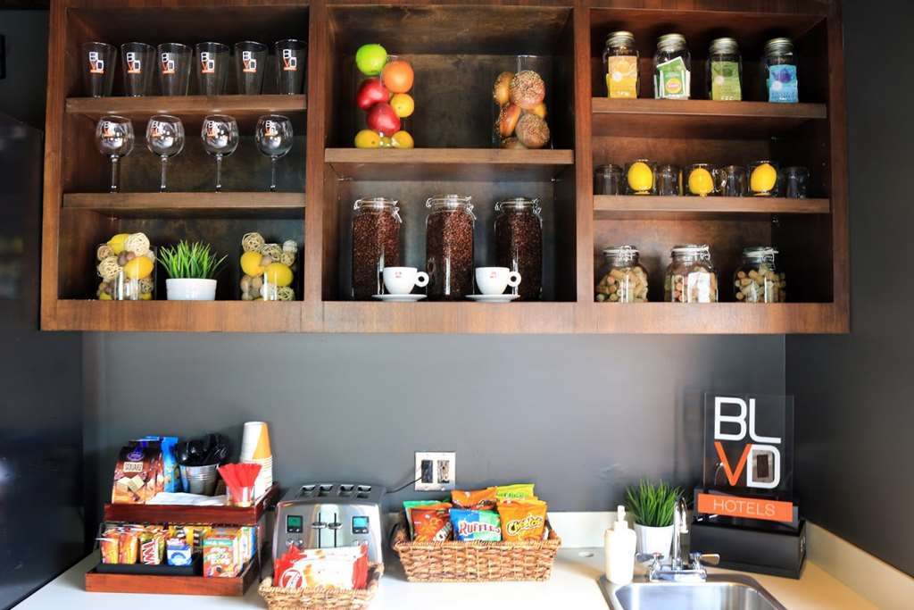 Blvd Hotel & Suites - Walking Distance To Hollywood Walk Of Fame (Adults Only) Los Angeles Restaurant photo